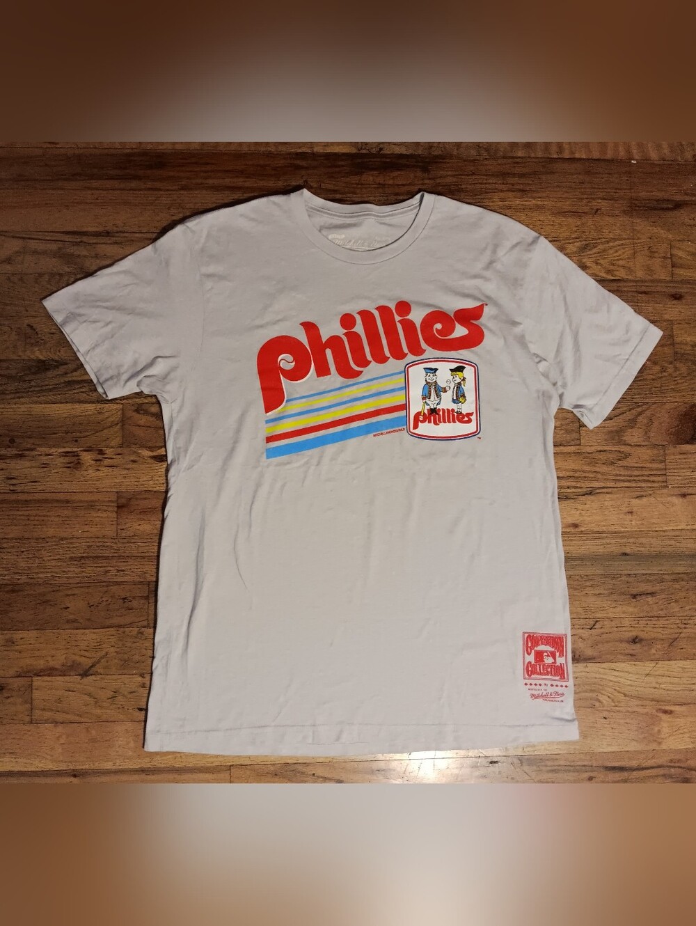 Philadelphia Phillies t-shirt vintage distressed graphics Coopertown Collection